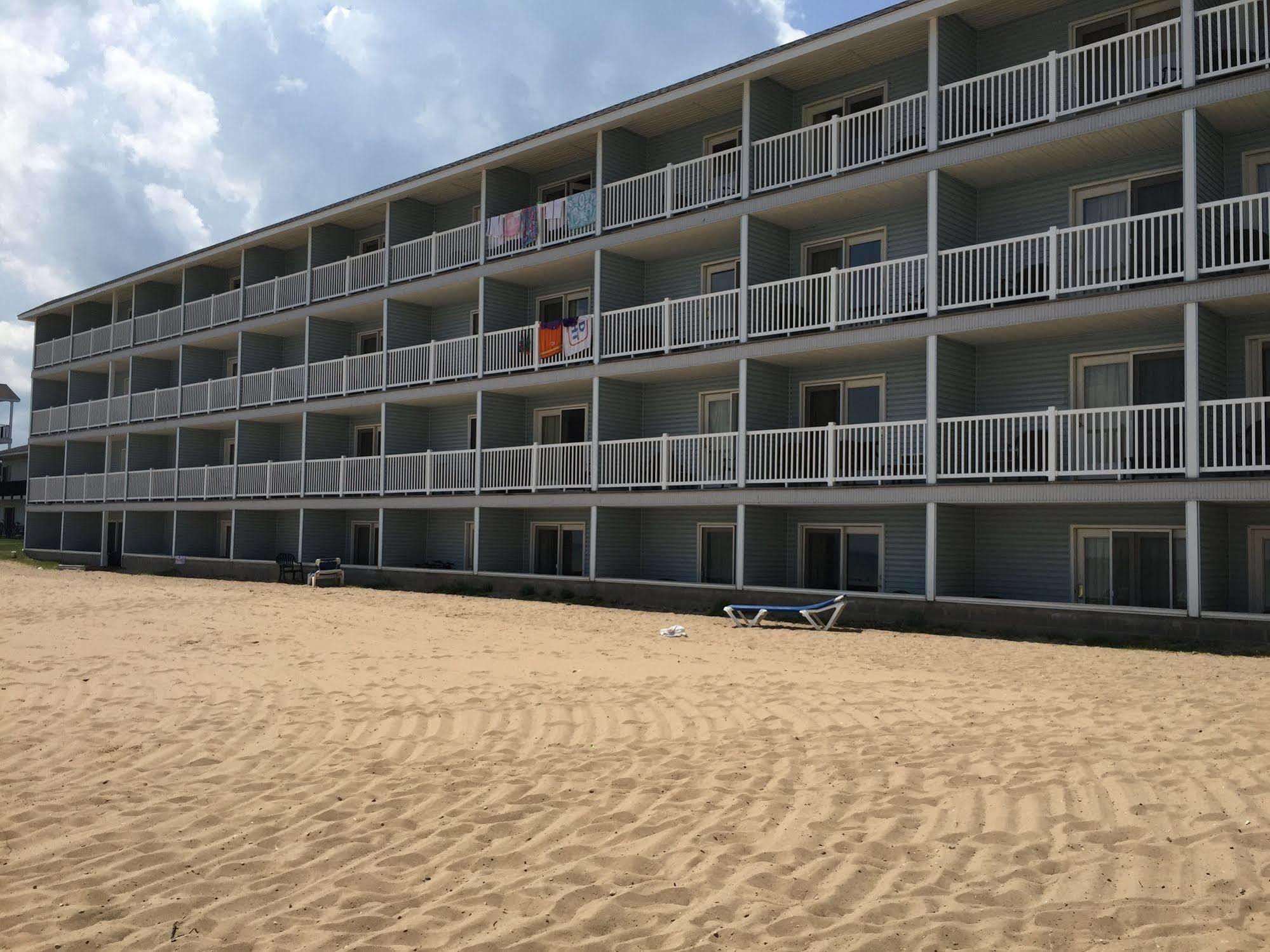 Fairview Beachfront Inn Mackinaw City Exterior foto