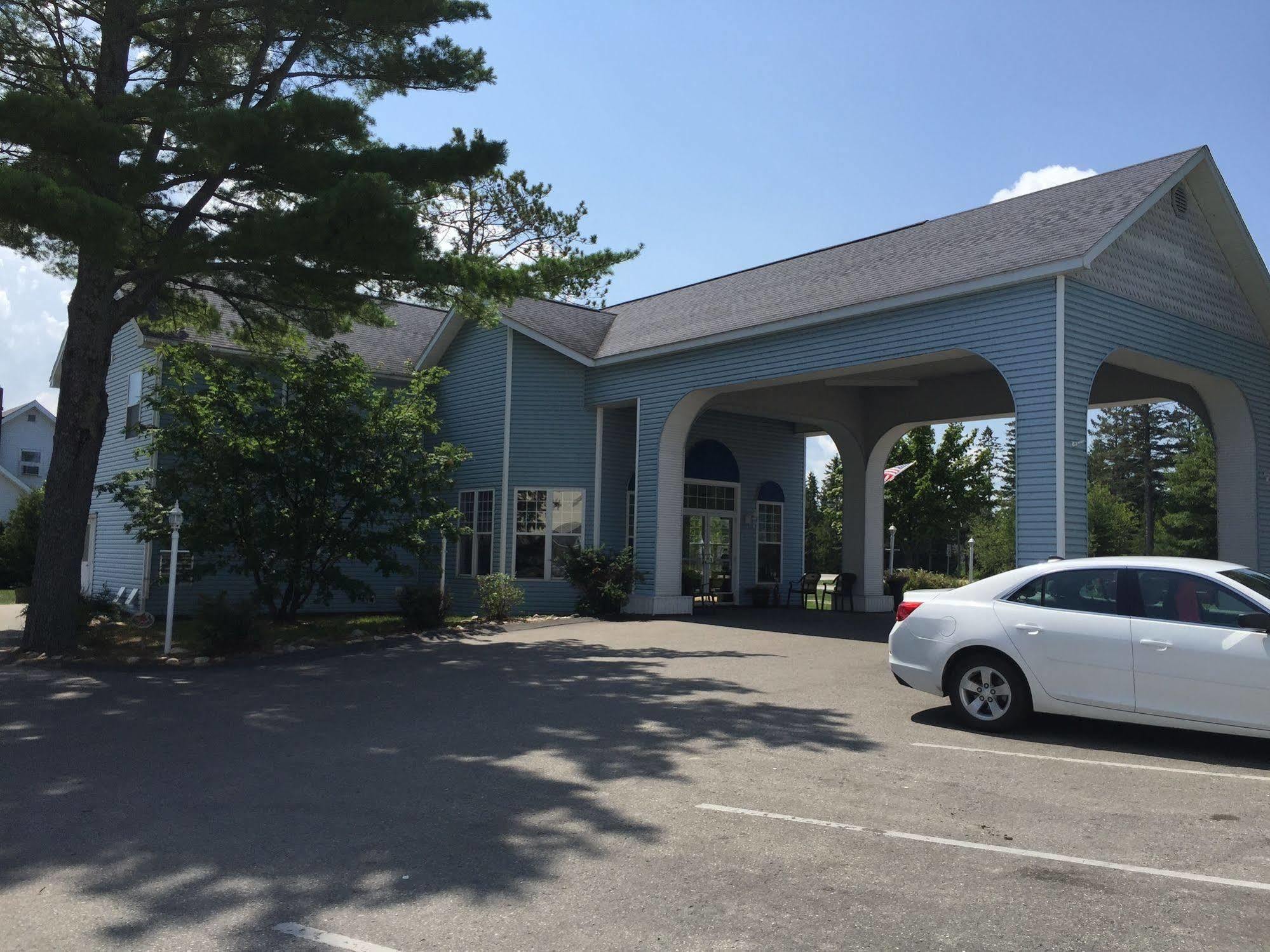 Fairview Beachfront Inn Mackinaw City Exterior foto